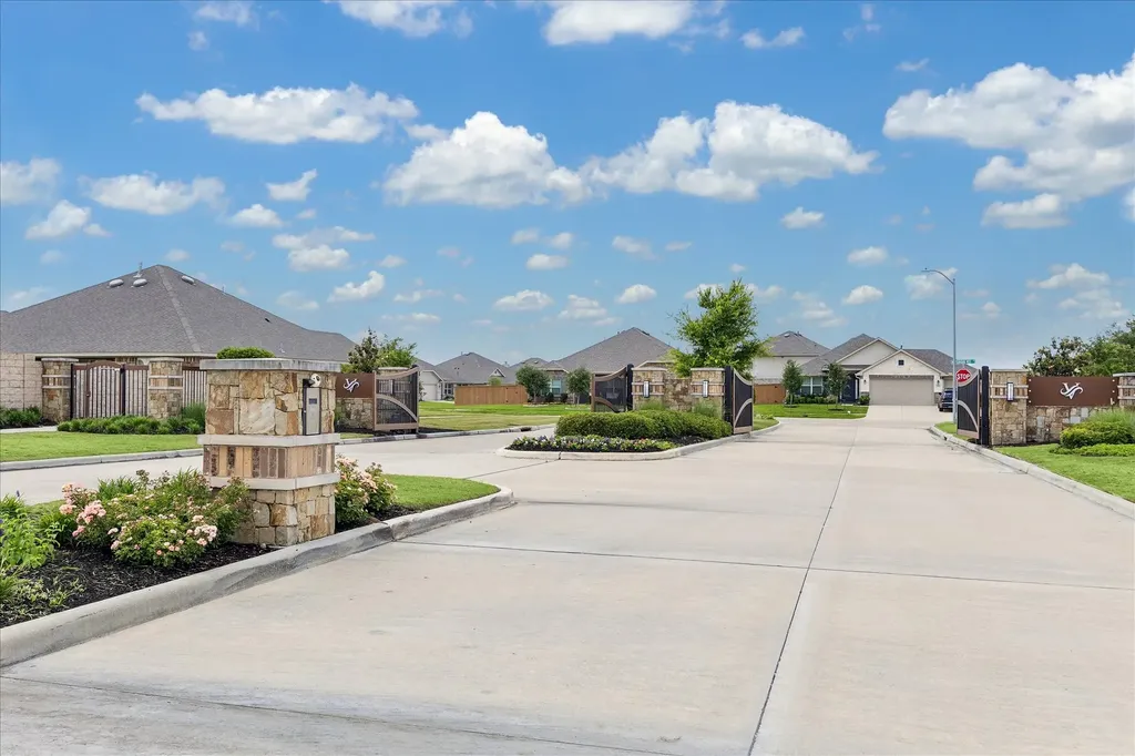 10227 Whitney Reach Drive Rosharon TX 77583