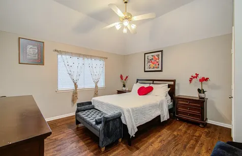 12427 Shadycrest Drive Houston TX 77082