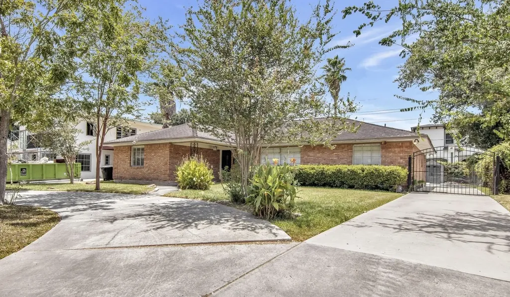 2327 Dorrington Street Houston TX 77030