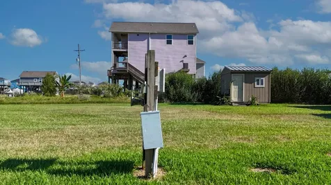 913 O Neil Road Crystal Beach TX 77650