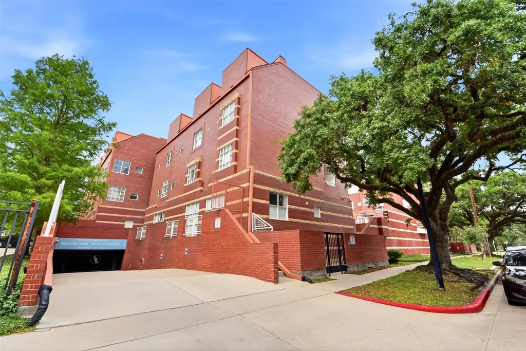 4004 Montrose Boulevard 43 Houston TX 77006