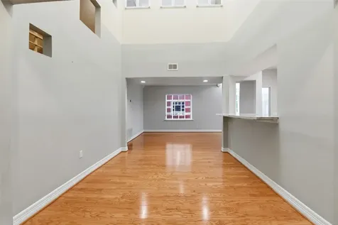 4004 Montrose Boulevard 43 Houston TX 77006