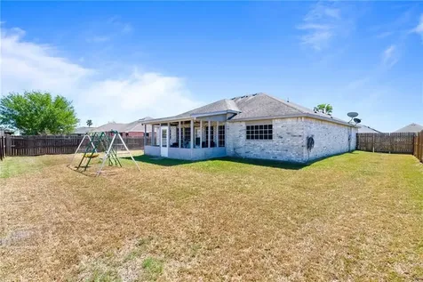 1708 Brook Lane Kingsville TX 78363