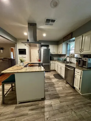 2816 La Mesa Street Bay City TX 77414
