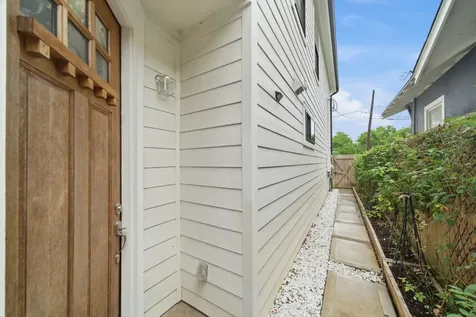 2506 Noble Street Houston TX 77026
