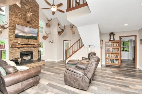 20202 Deer Run Road Damon TX 77430
