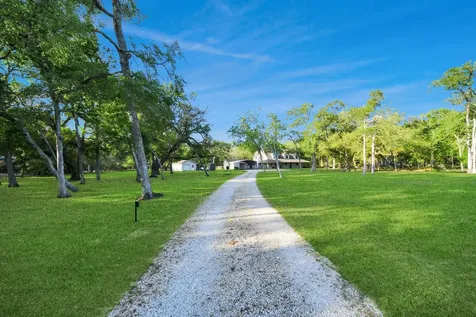 20202 Deer Run Road Damon TX 77430