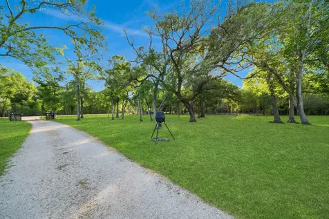 20202 Deer Run Road Damon TX 77430