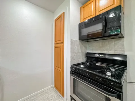 506 Avondale Lane Friendswood TX 77546