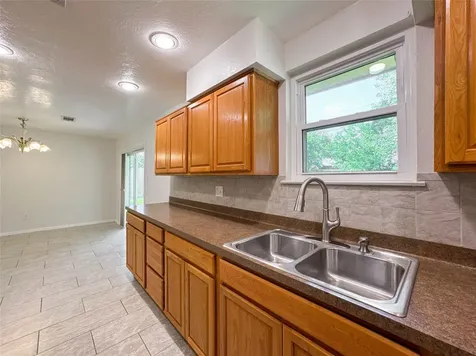 506 Avondale Lane Friendswood TX 77546