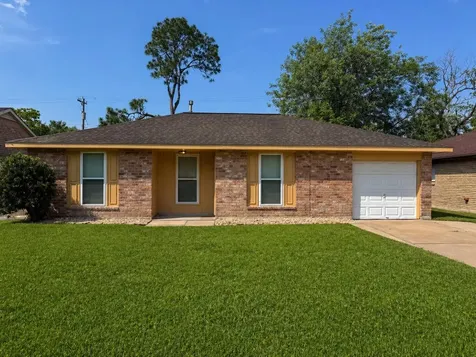 506 Avondale Lane Friendswood TX 77546