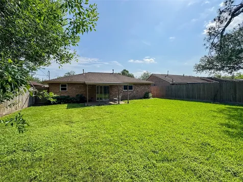 506 Avondale Lane Friendswood TX 77546