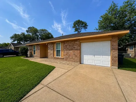 506 Avondale Lane Friendswood TX 77546