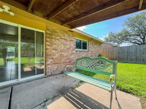 506 Avondale Lane Friendswood TX 77546