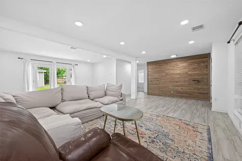 11107 Cedarhurst Drive Houston TX 77096
