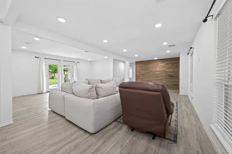 11107 Cedarhurst Drive Houston TX 77096