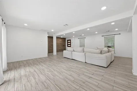11107 Cedarhurst Drive Houston TX 77096