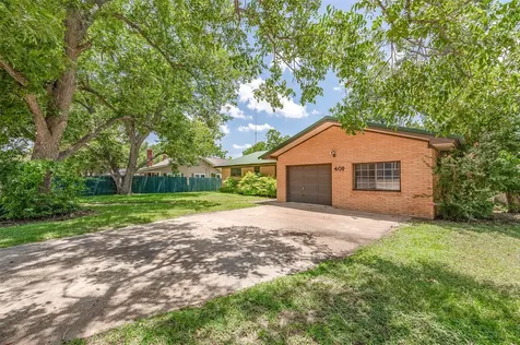 409 W Buffalo Street Caldwell TX 77836