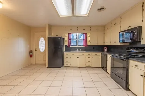 409 W Buffalo Street Caldwell TX 77836