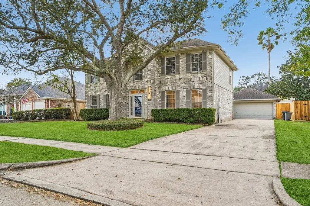 1808 N Mission Circle Friendswood TX 77546