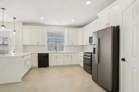 1808 N Mission Circle Friendswood TX 77546