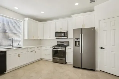 1808 N Mission Circle Friendswood TX 77546