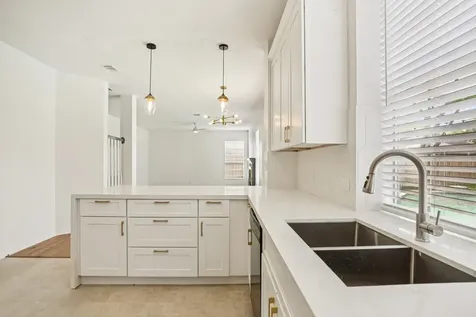 1808 N Mission Circle Friendswood TX 77546