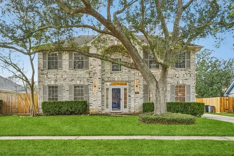 1808 N Mission Circle Friendswood TX 77546