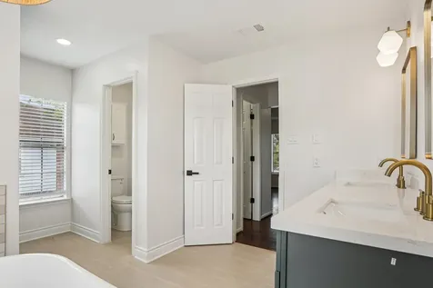 1808 N Mission Circle Friendswood TX 77546