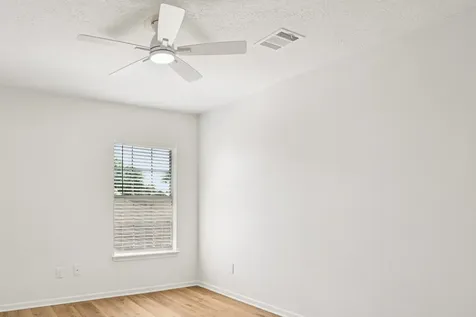 1808 N Mission Circle Friendswood TX 77546