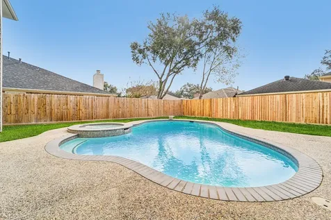 1808 N Mission Circle Friendswood TX 77546