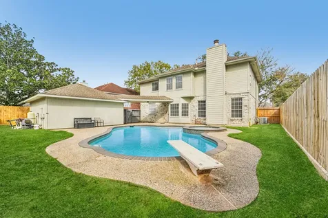 1808 N Mission Circle Friendswood TX 77546