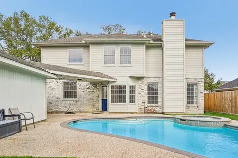 1808 N Mission Circle Friendswood TX 77546