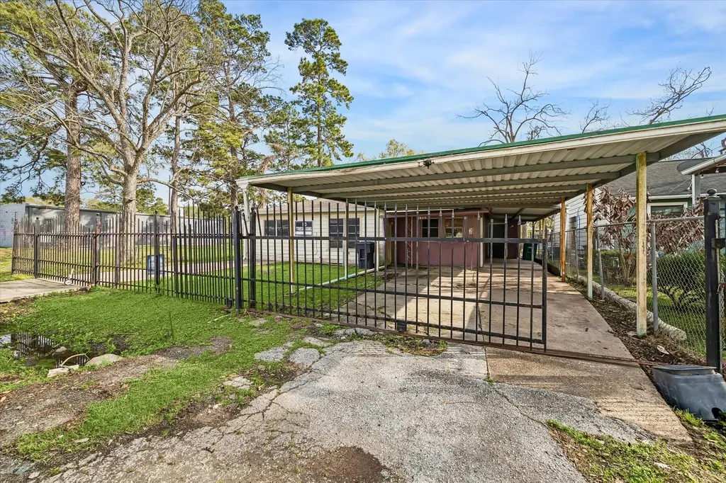 5930 Guadalupe Street Houston TX 77016
