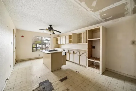 5930 Guadalupe Street Houston TX 77016