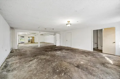 5930 Guadalupe Street Houston TX 77016