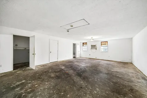 5930 Guadalupe Street Houston TX 77016