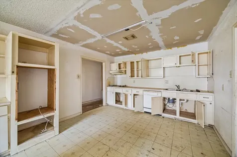 5930 Guadalupe Street Houston TX 77016