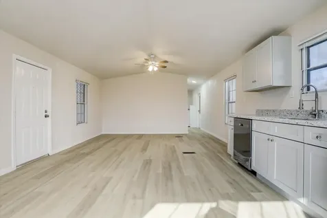 5806 S Highway 35 Alvin TX 77511