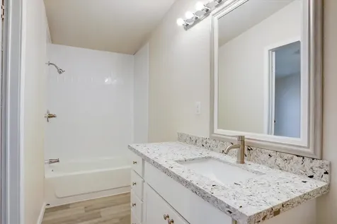 5806 S Highway 35 Alvin TX 77511