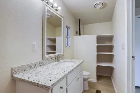 5806 S Highway 35 Alvin TX 77511