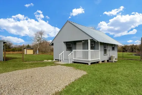 5806 S Highway 35 Alvin TX 77511
