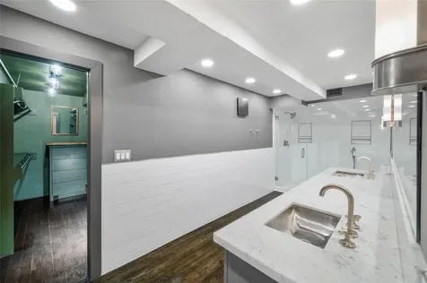 1025 S Shepherd Drive 110 Houston TX 77019
