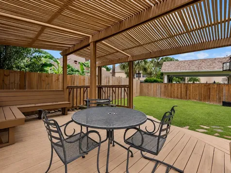 201 Lago Vista Street Kemah TX 77565