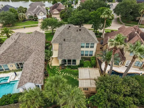 201 Lago Vista Street Kemah TX 77565
