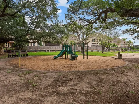 201 Lago Vista Street Kemah TX 77565