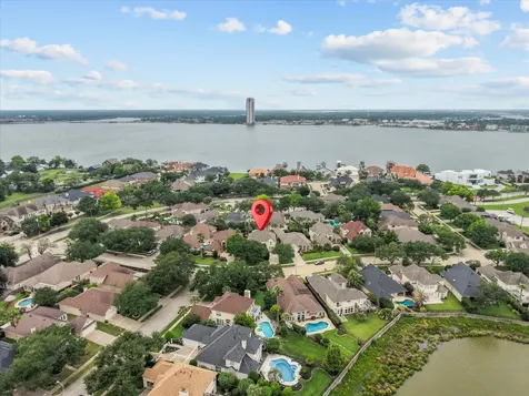 201 Lago Vista Street Kemah TX 77565