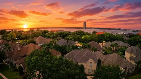 201 Lago Vista Street Kemah TX 77565
