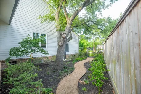 10614 Moonlight Drive Houston TX 77096