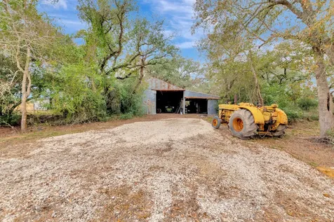 1710 County Road 399 Louise TX 77455